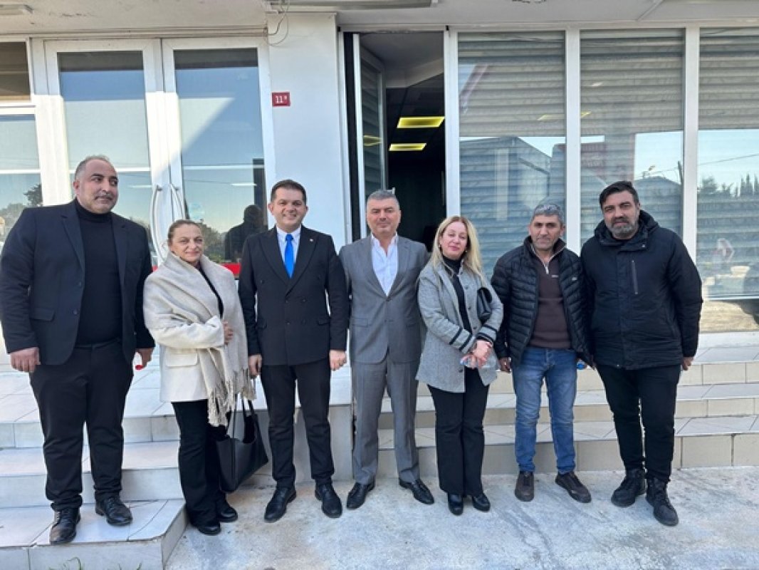 Ferhat Çetin Sahada: ‘Bu Yol Hizmet Yolu’ Diyerek Silivri Esnafıyla Omuz Omuza